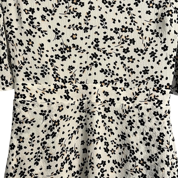 RW&CO Floral Print V-Neck Flutter Sleeve Mini Dress Size XS - Picture 3 of 7